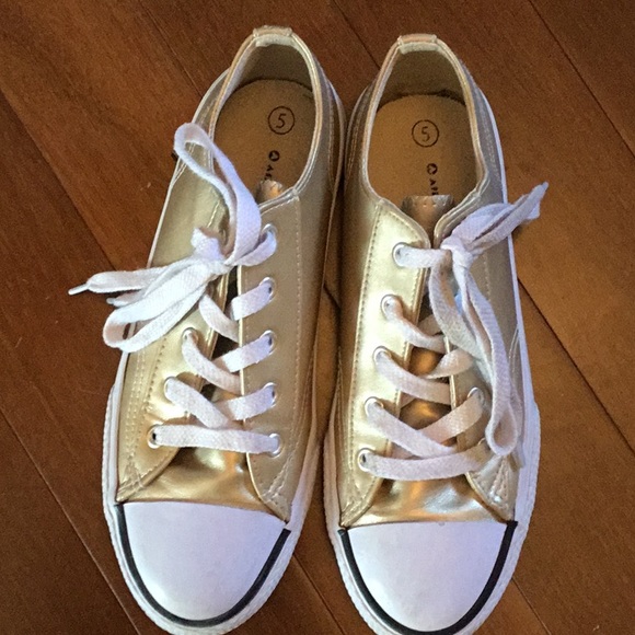 Gold Shoes - Picture 3 of 3